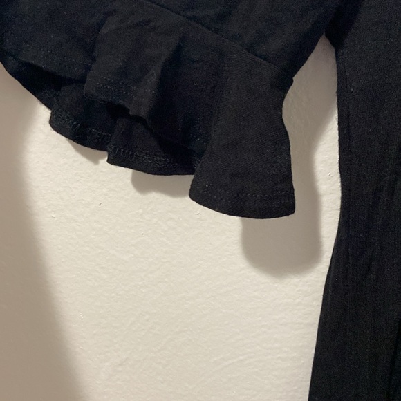 Medium women’s black blouse with ruffle sleeves and cross chest - Picture 3 of 3